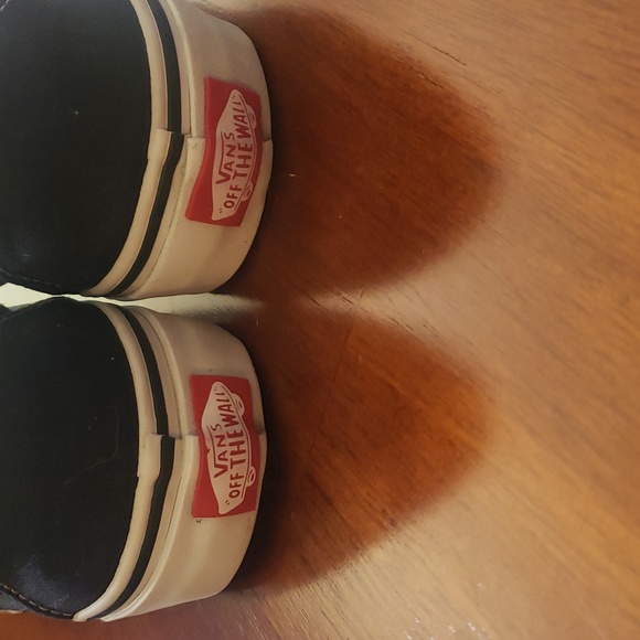 Vans Classic Black and White Skate Shoe - Picture 3 of 4